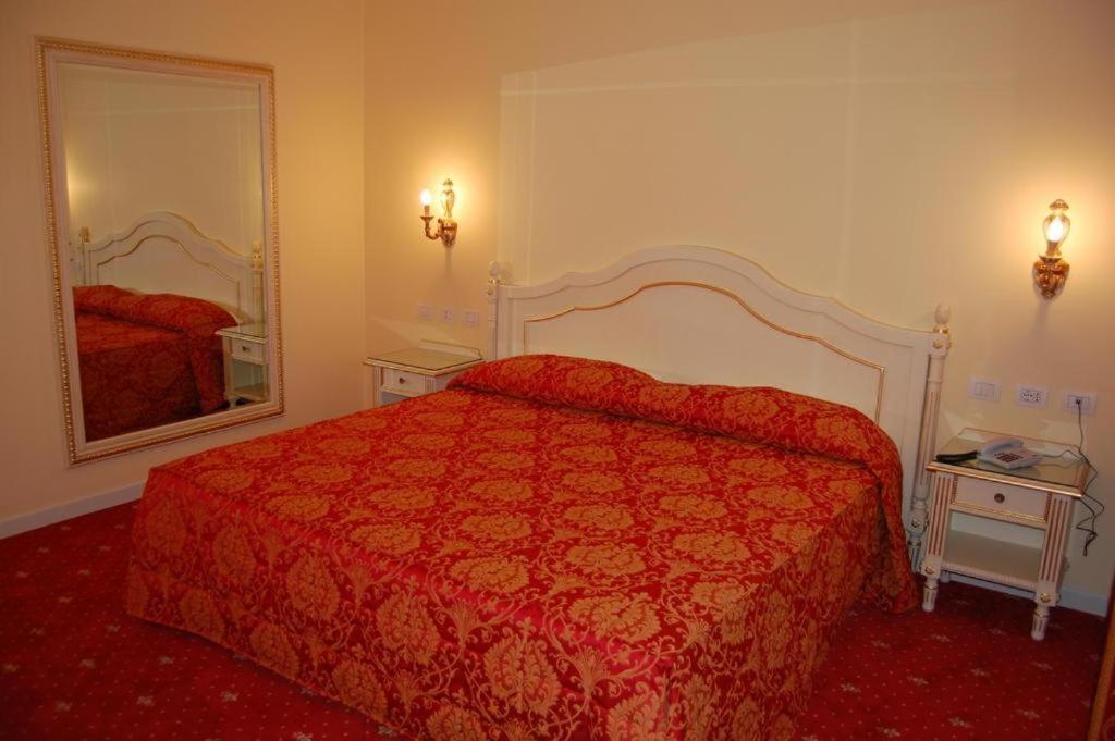 Hotel Motel Gold Calcinate Zewnętrze zdjęcie