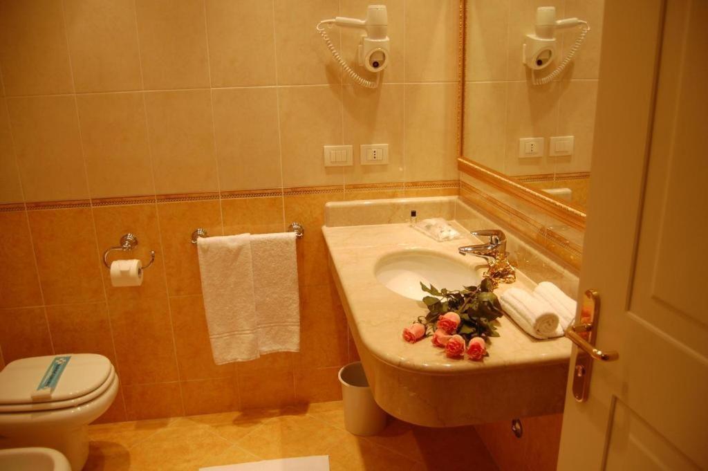 Hotel Motel Gold Calcinate Zewnętrze zdjęcie