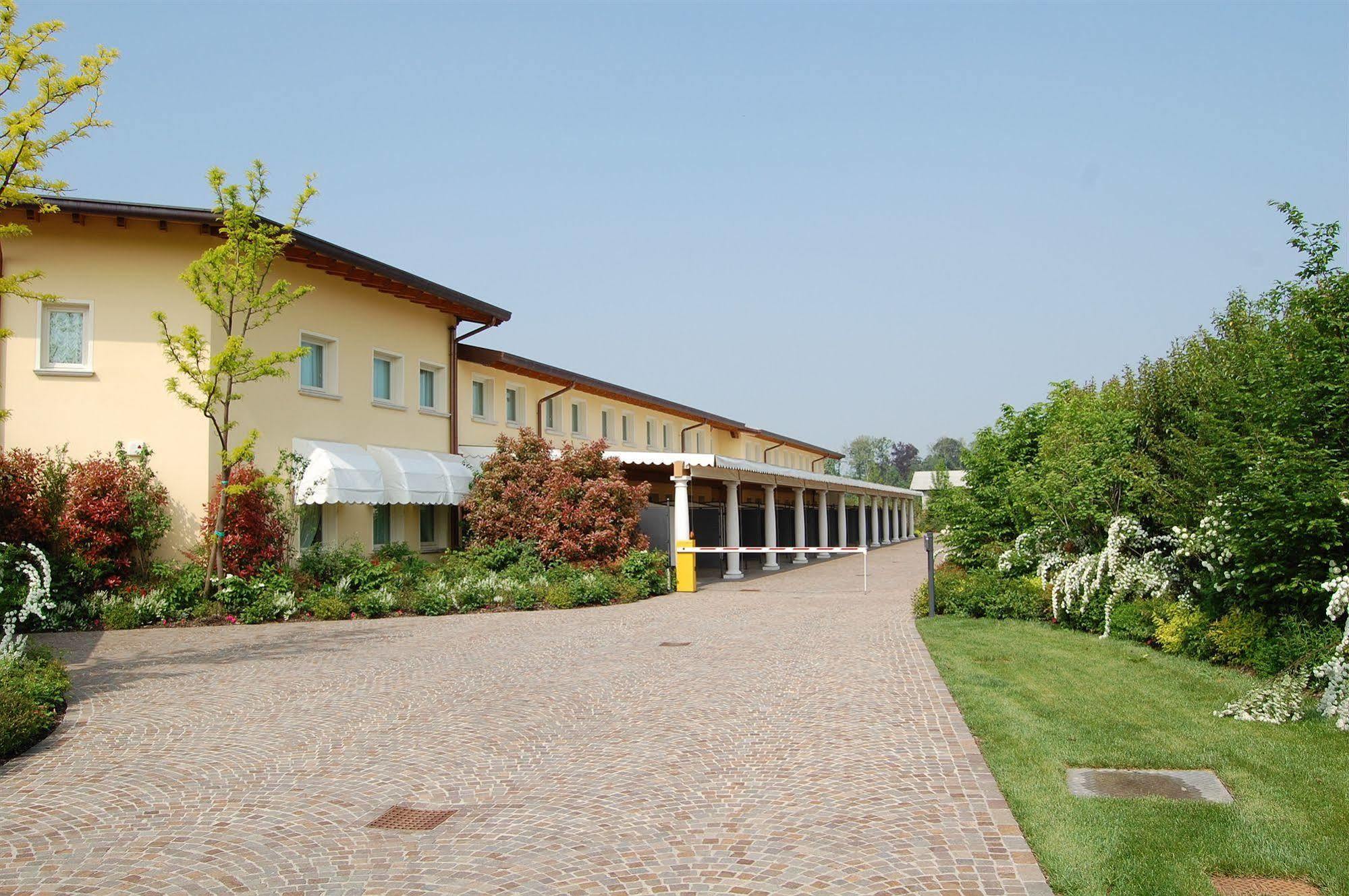 Hotel Motel Gold Calcinate Zewnętrze zdjęcie