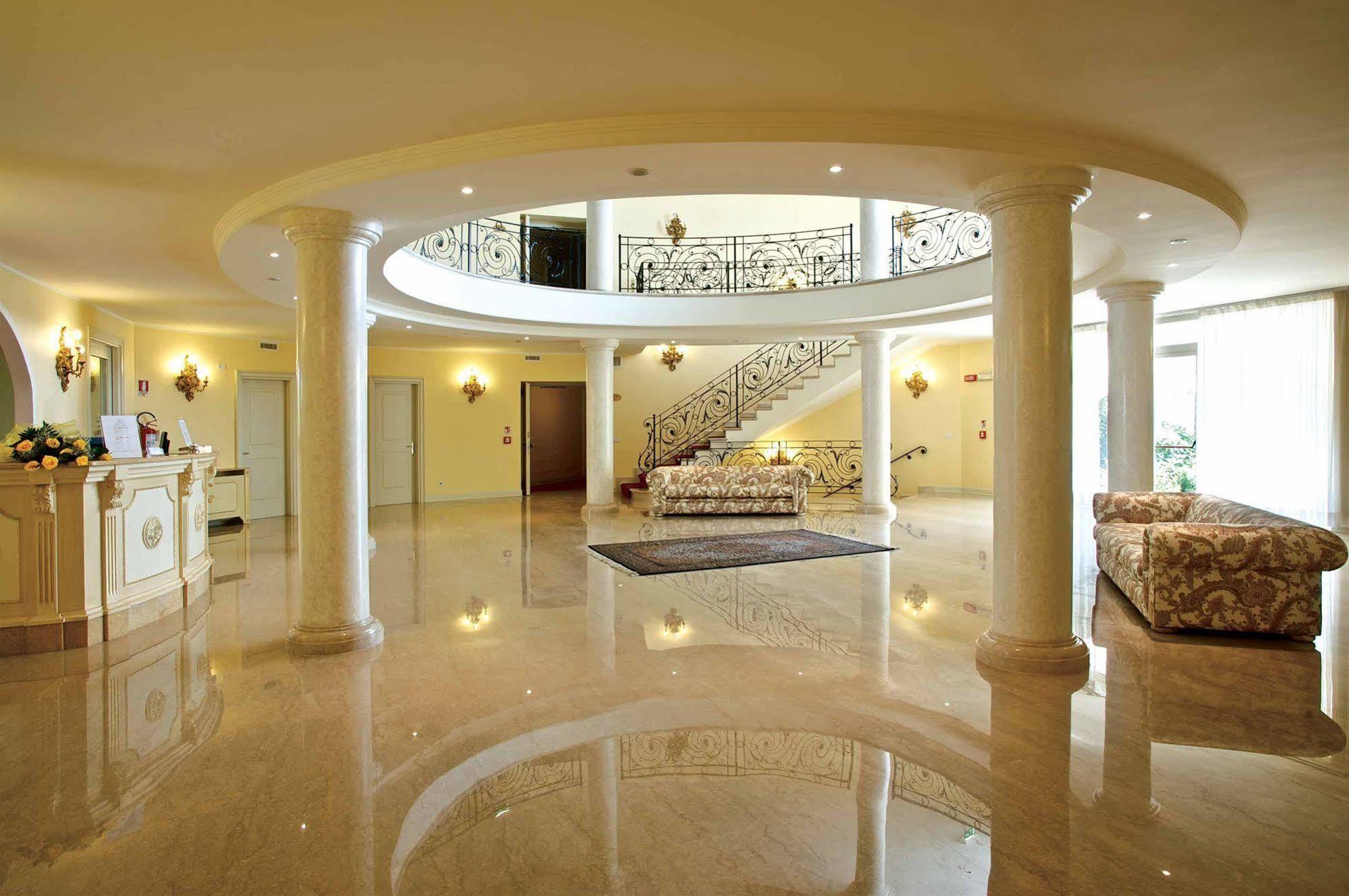 Hotel Motel Gold Calcinate Zewnętrze zdjęcie