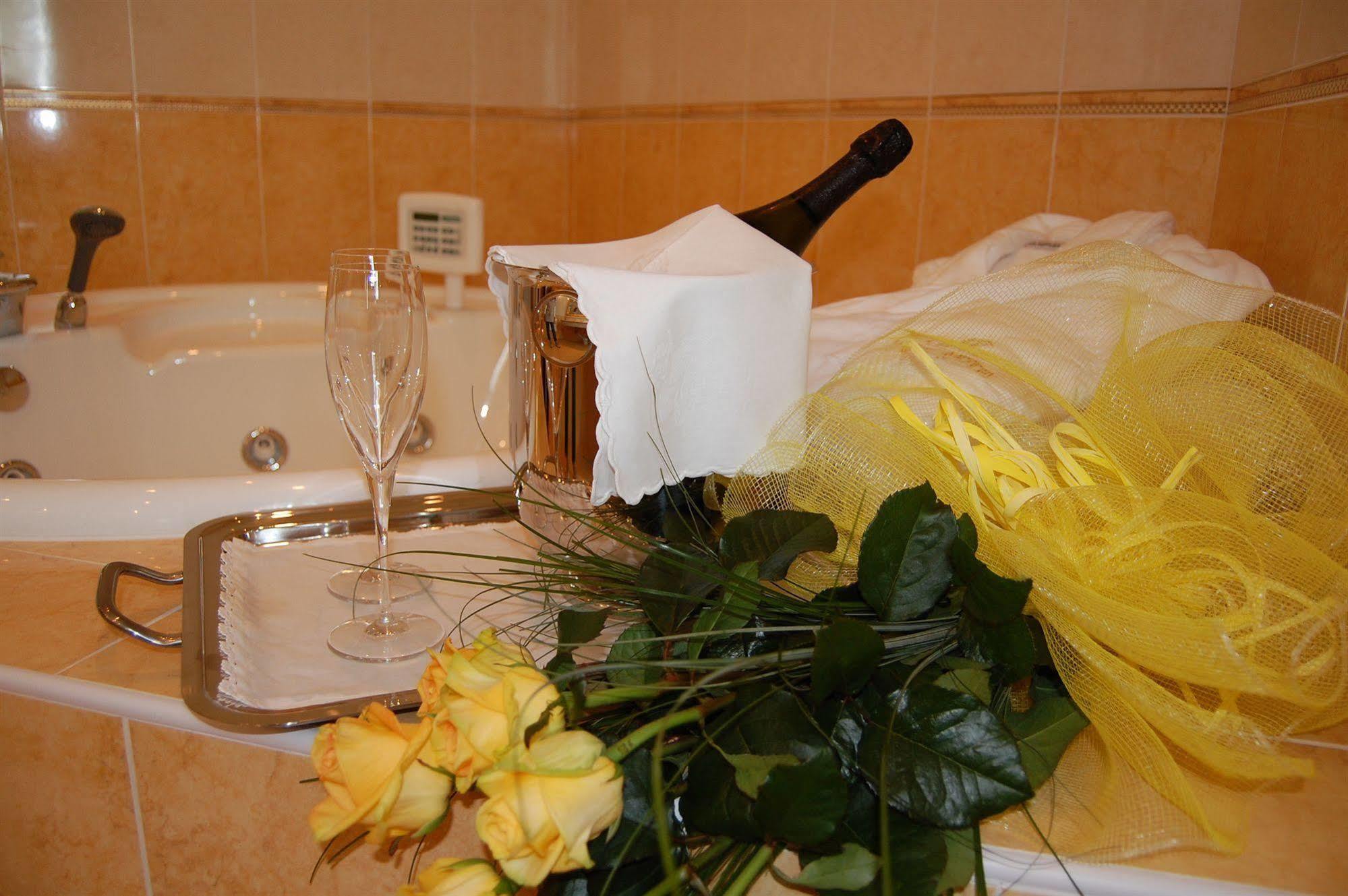Hotel Motel Gold Calcinate Zewnętrze zdjęcie