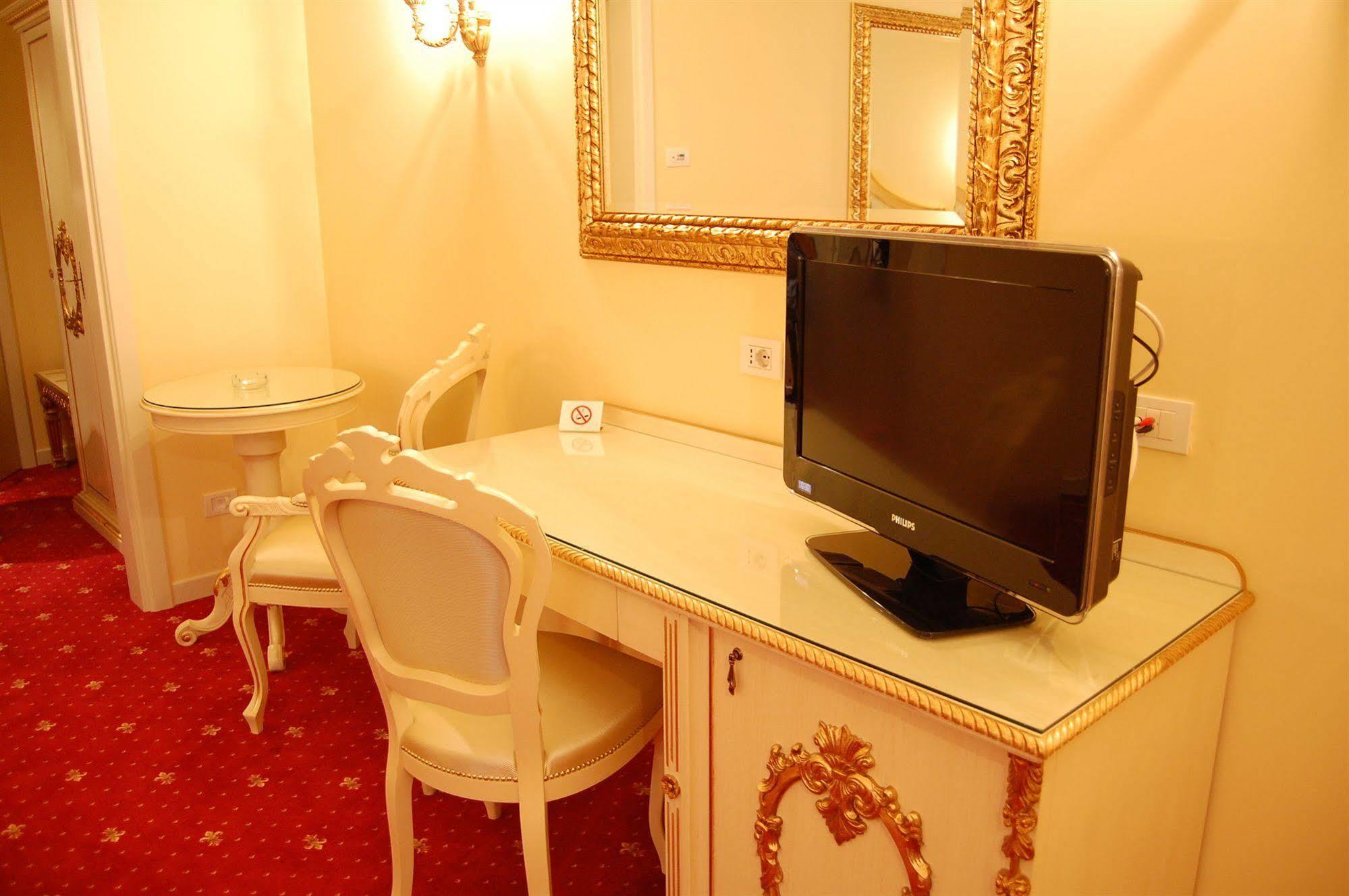 Hotel Motel Gold Calcinate Zewnętrze zdjęcie