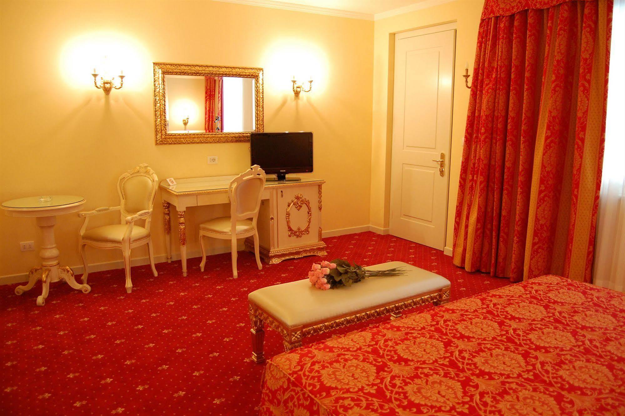 Hotel Motel Gold Calcinate Zewnętrze zdjęcie