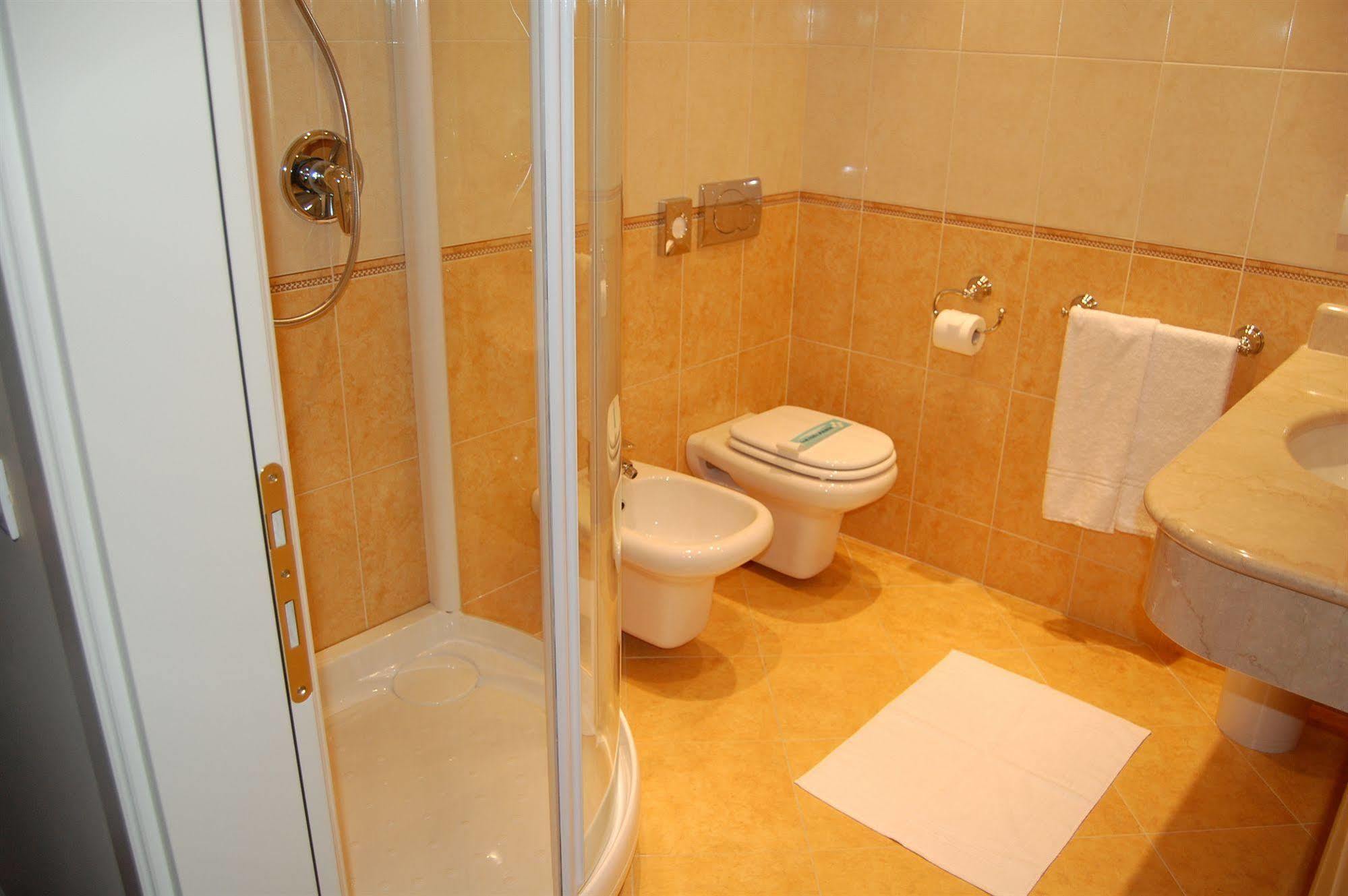 Hotel Motel Gold Calcinate Zewnętrze zdjęcie