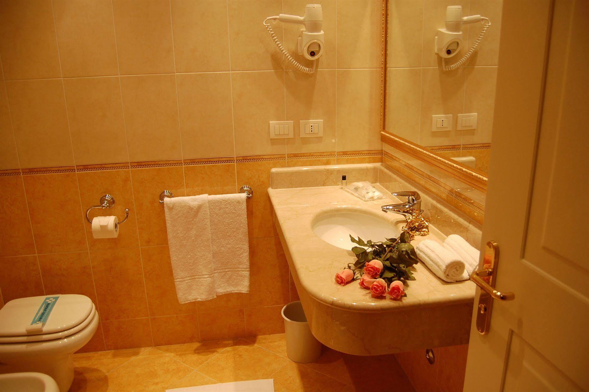 Hotel Motel Gold Calcinate Zewnętrze zdjęcie