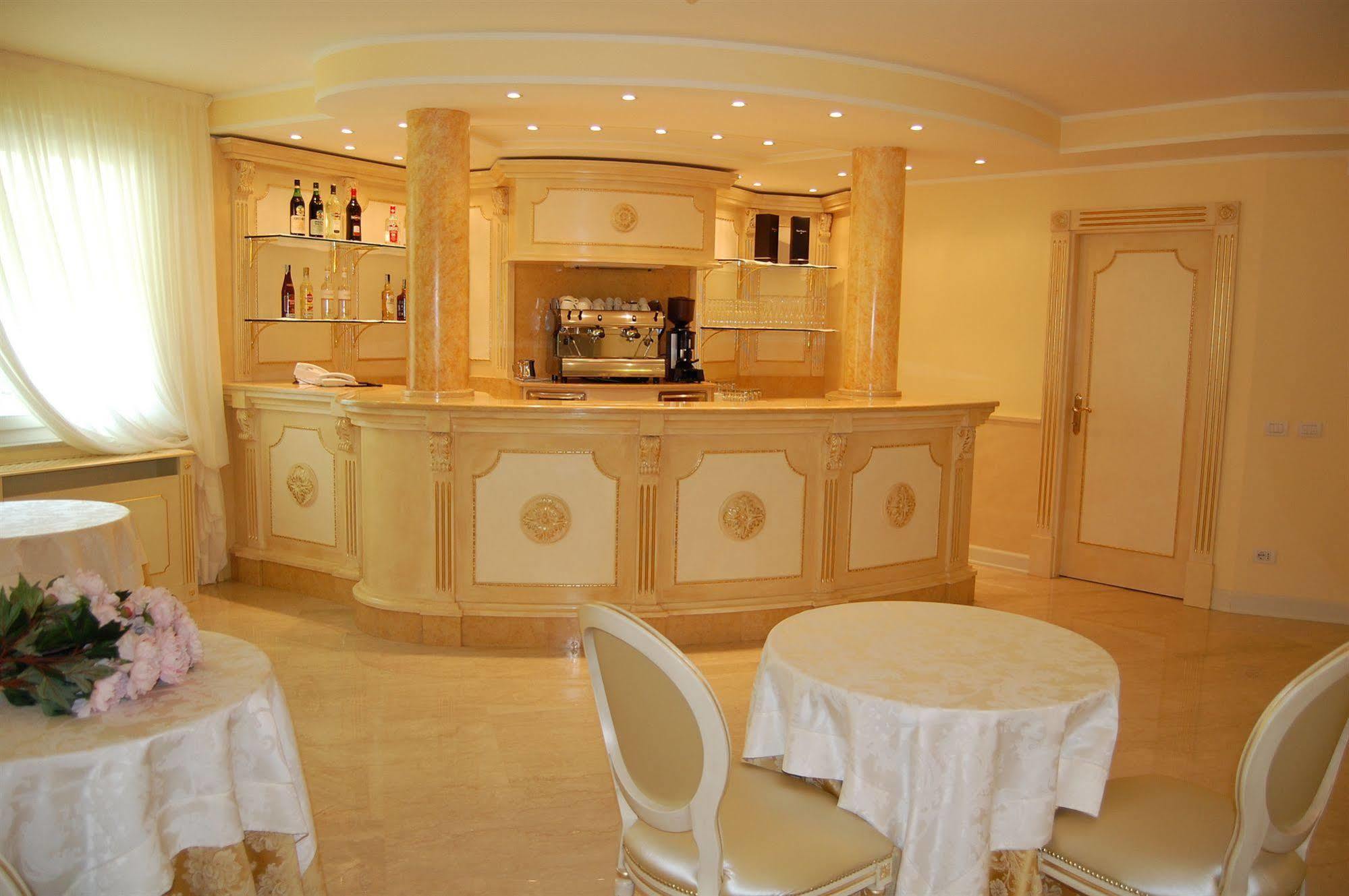 Hotel Motel Gold Calcinate Zewnętrze zdjęcie