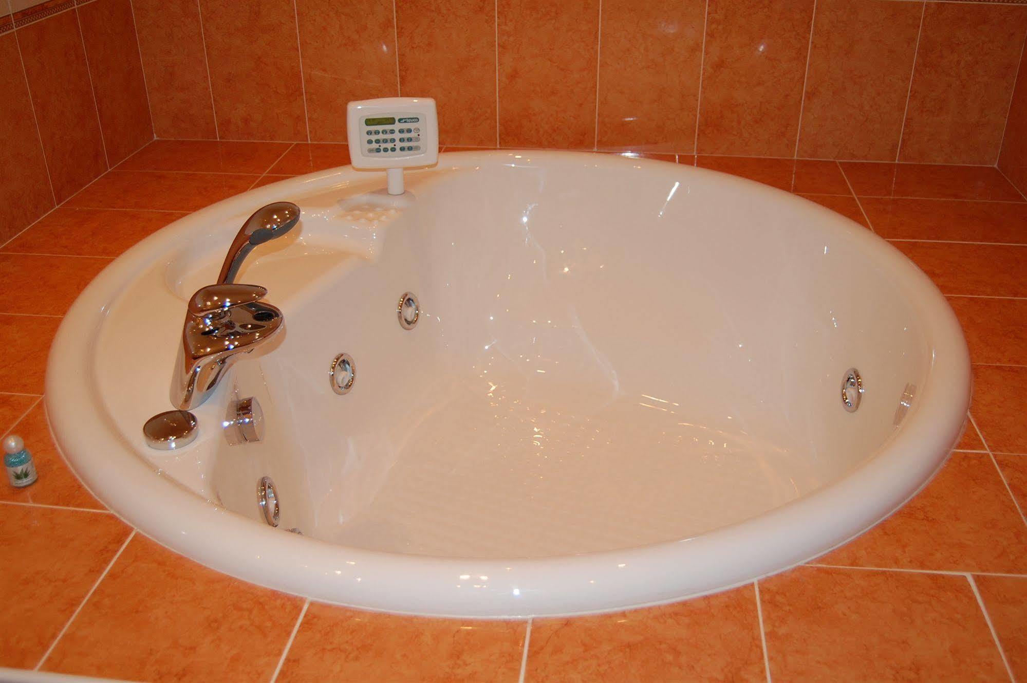 Hotel Motel Gold Calcinate Zewnętrze zdjęcie