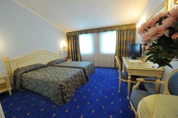 Hotel Motel Gold Calcinate Zewnętrze zdjęcie